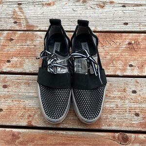 Steve Madden Arctic Slip On Sneaker Shoes Women’s Size 6 Black Silver EUC.